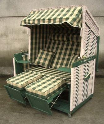 Green Roofed Beach Chair , Wood And Rattan Frame Beach Chair
