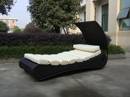Comfortable Roofed Black Rattan Sun Lounger With White Cushion
